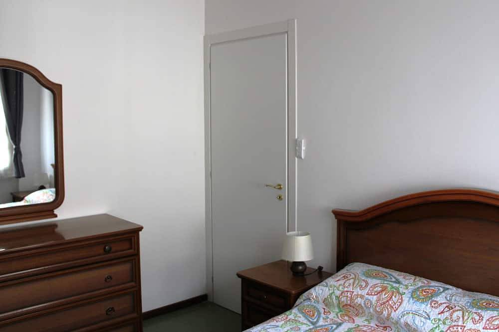 Entire apartment, A 400 Metri dal Mare Appartamento Quadrilocale per Famiglie con 6 Posti Letto, in Taggia (City), Taggia