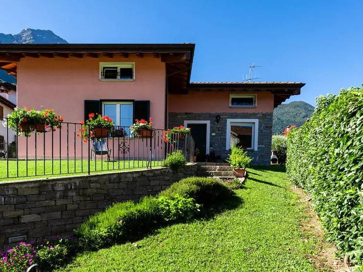 Villa per 10 persone, con terrazza in Colico