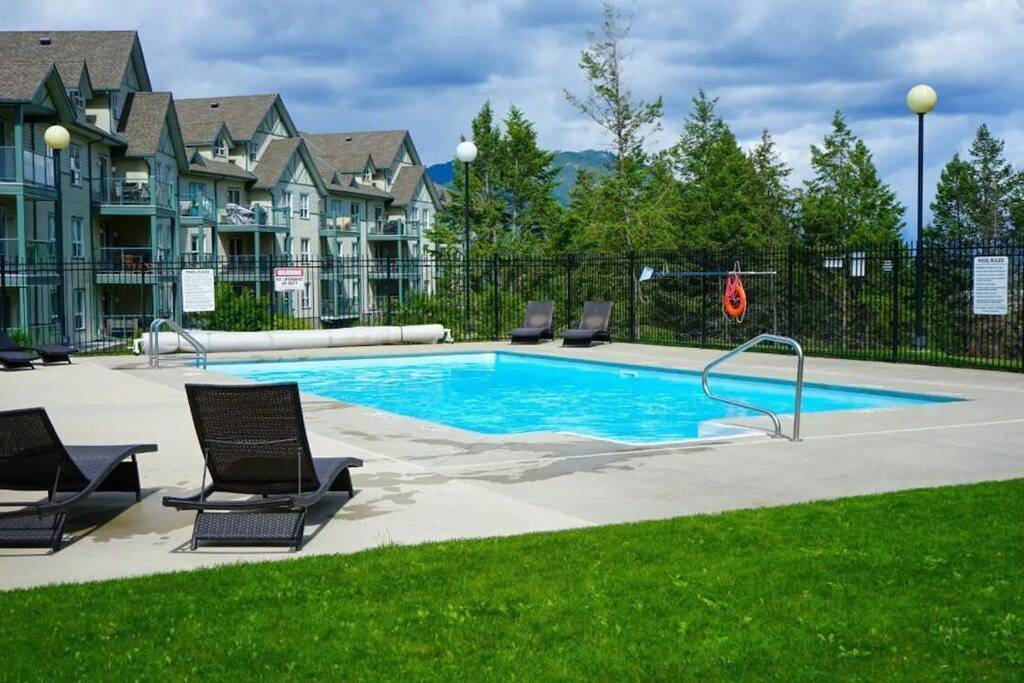 Ganze Wohnung, 2-Bedroom 2-Bathroom Condo with Mountain Views in Radium Hot Springs, Kootenay-Nationalpark