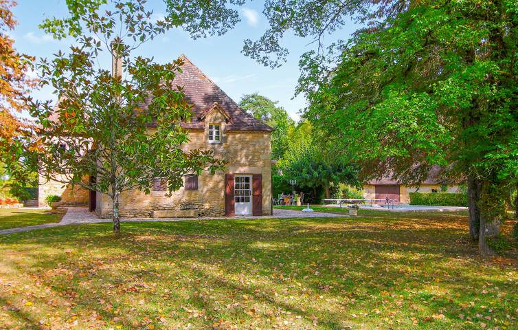 Location de vacances pour 10 personnes, avec jardin ainsi que piscine et terrasse à Fleurac - 3