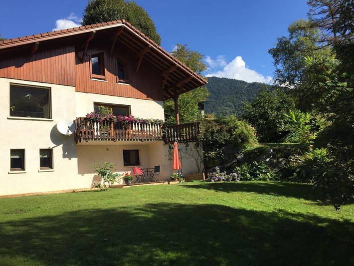 Gîte pour 3 personnes, avec terrasse et jardin, animaux acceptés à Queige