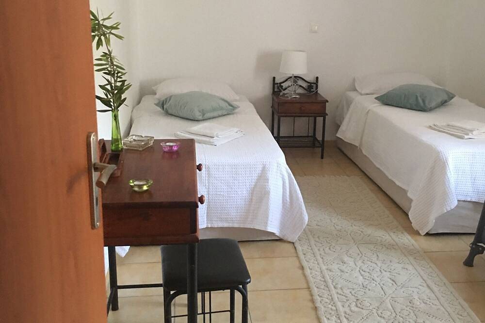 Quiet,sunny villa with nice sea view Bbq and parking space,at vlychada  Bali in Bali (Crète), Région de Réthymnon
