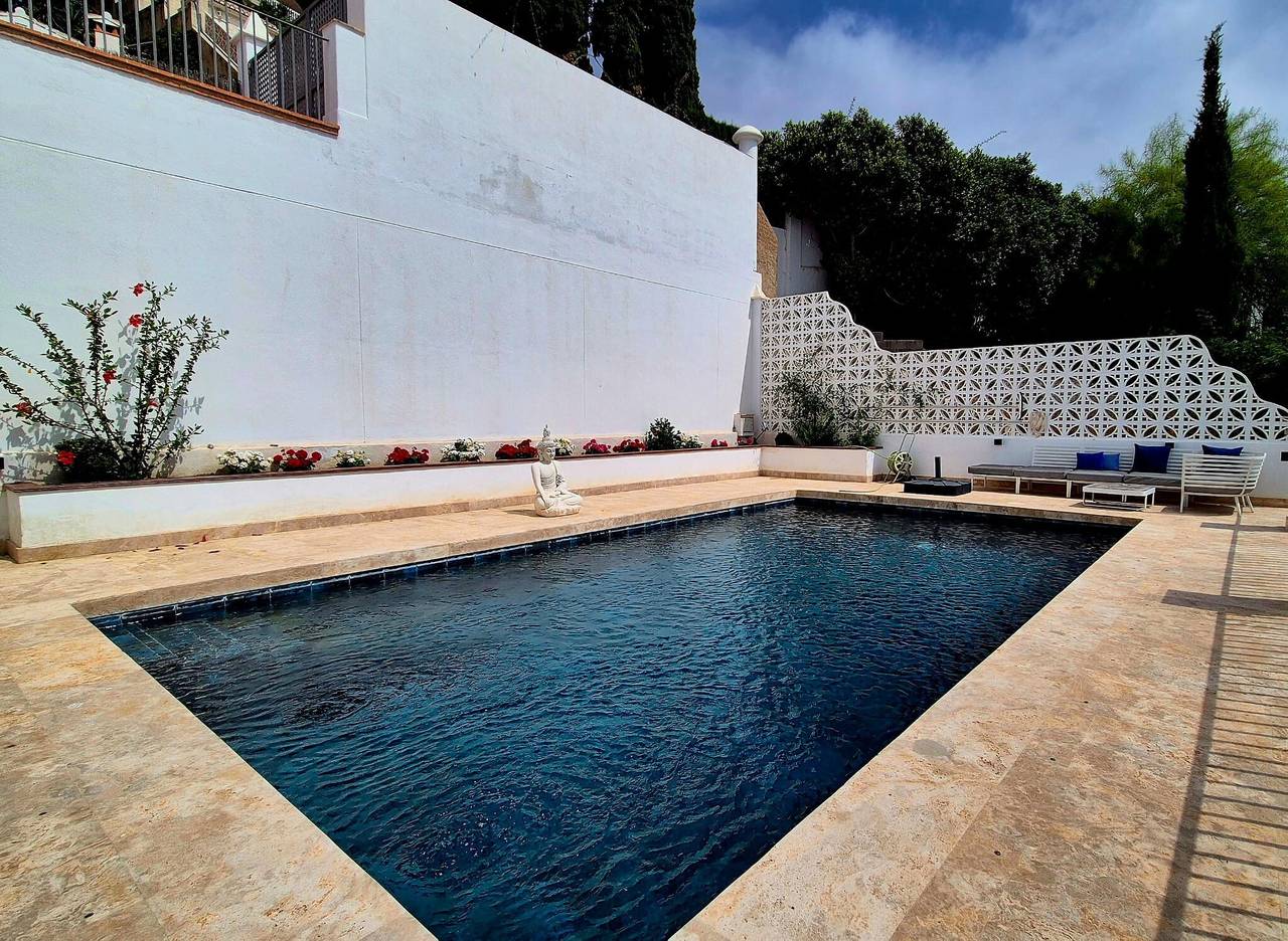 Villa 'Romantica' with Sea View, Wi-Fi and Air Conditioning in Los Pinos (Almunecar), Almuñecar