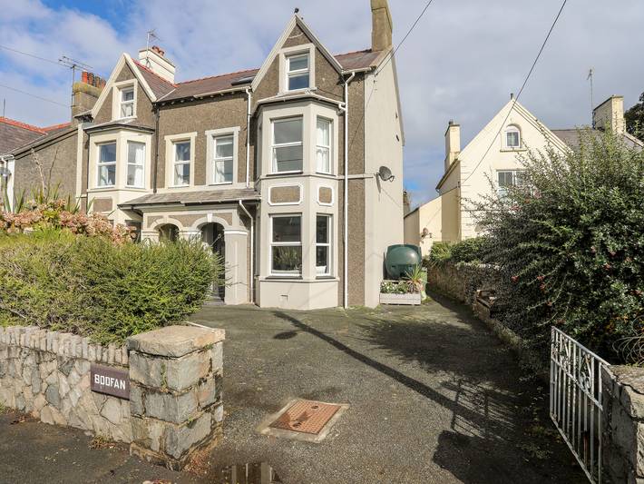 Cottage for 12 people, with garden, with pets in Morfa Nefyn