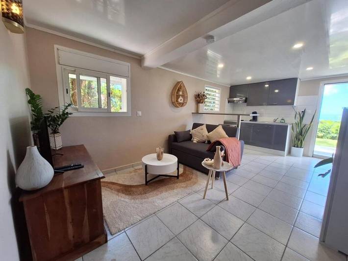 Gîte pour 4 personnes, avec vue et jardin à Sainte-Suzanne