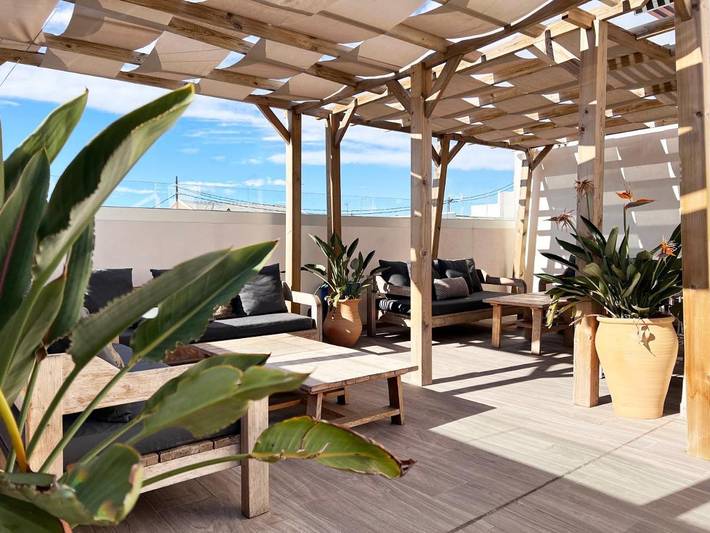 Loft voor 2 personen, with uitzicht and zwembad as well as terras in Valencia