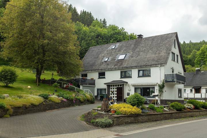 Geheel appartement, Appartement 'Schober' met privéterras, gedeelde tuin en Wi-Fi in Kreis Olpe, Siegerland