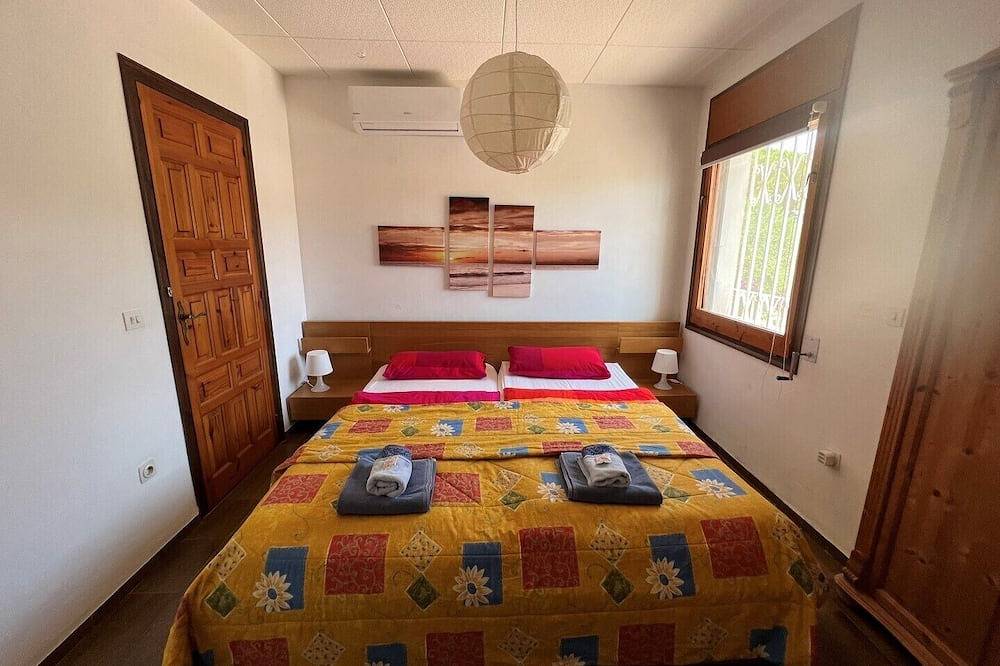 Casa de vacaciones 4 hab, 4 baños, piscina, fibra internet Acc, vistas al mar in El Mas Fumats, Roses
