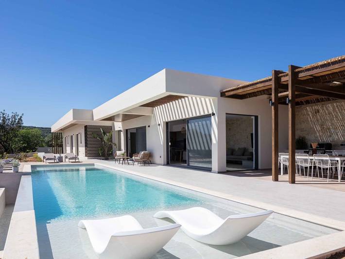 Ferienhaus für 6 Personen, mit Terrasse und Garten sowie Pool in Xirokambi