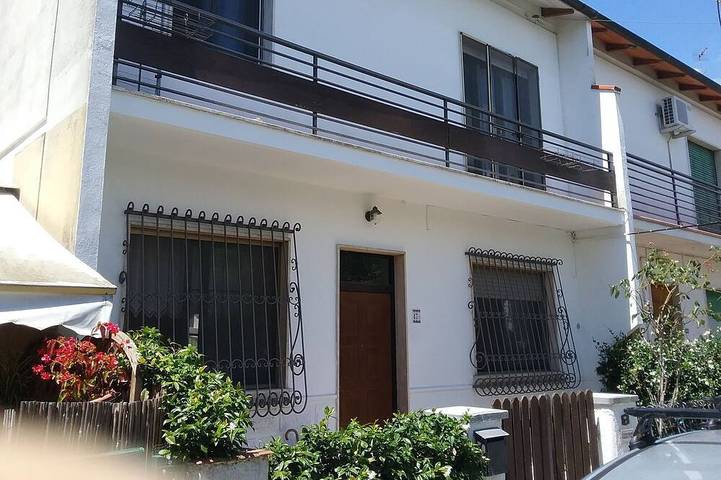 Ferienhaus für 8 Personen, mit Balkon und Garten