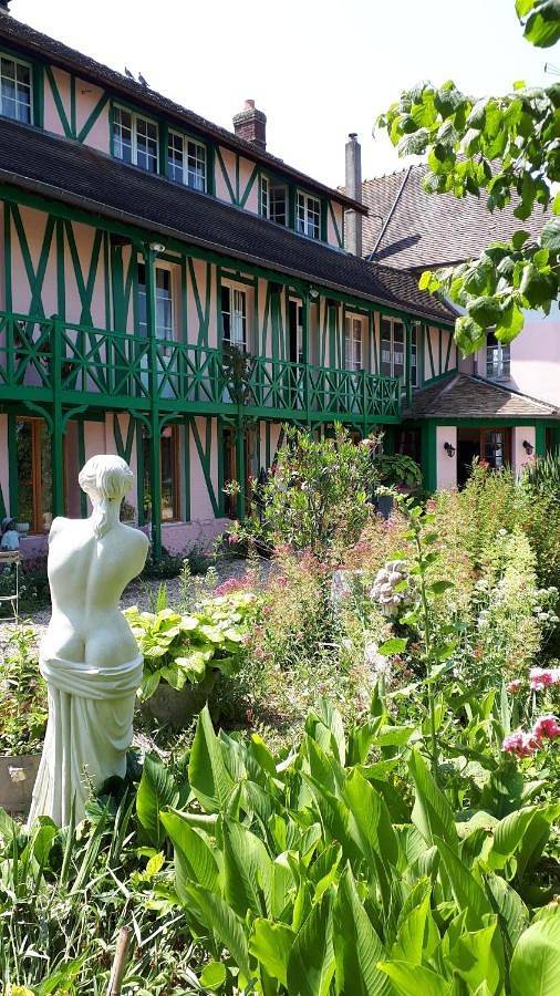 Gîte pour 4 personnes, avec Terrasse et Jardin ainsi que Piscine et Vue à Saint-Pierre-d'Autils