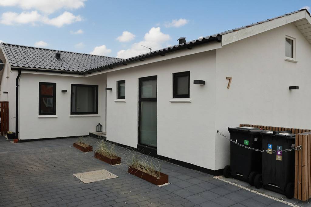 Neu renoviertes Stadthaus, in dem Hunde erlaubt sind und das über 2 Badezimmer verfügt in Hvide Sande, Holmsland Klit