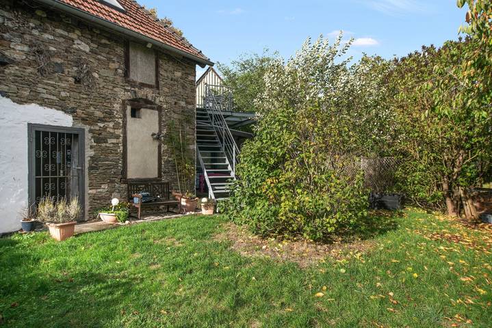Entire studio, Studio Apartment 'Haus Lebensfreude' with Shared Garden, Terrace and Wi-Fi in Üxheim, Volcanic Eifel