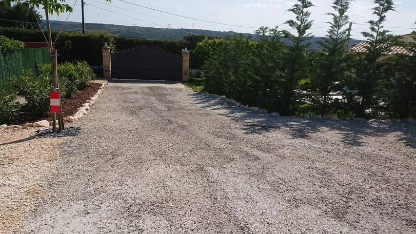 Location de vacances pour 2 personnes, avec jardin et piscine ainsi que jacuzzi et sauna à Saint-Maximin (Nimes) - 2