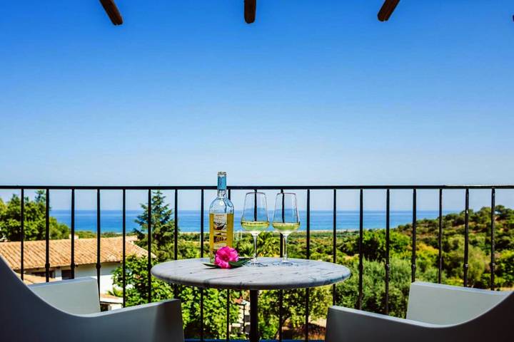 Hôtel pour 2 personnes, avec piscine ainsi que vue et jardin, animaux acceptés