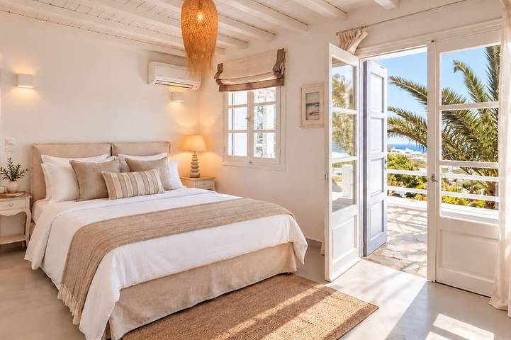 Zee En Zon Villa.  Een woning met persoonlijkheid op 200 meter van het strand in Kalafati, Mykonos