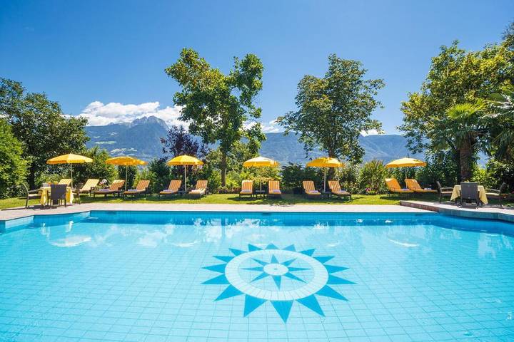 Hôtel pour 4 personnes, avec vue et jardin ainsi que piscine et sauna