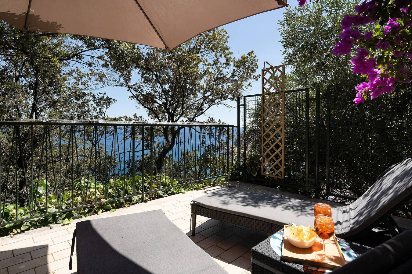 2 holiday apartments 'Blue Green Apartments Amalfi Coast' with sea view in Maiori, Amalfi Coast