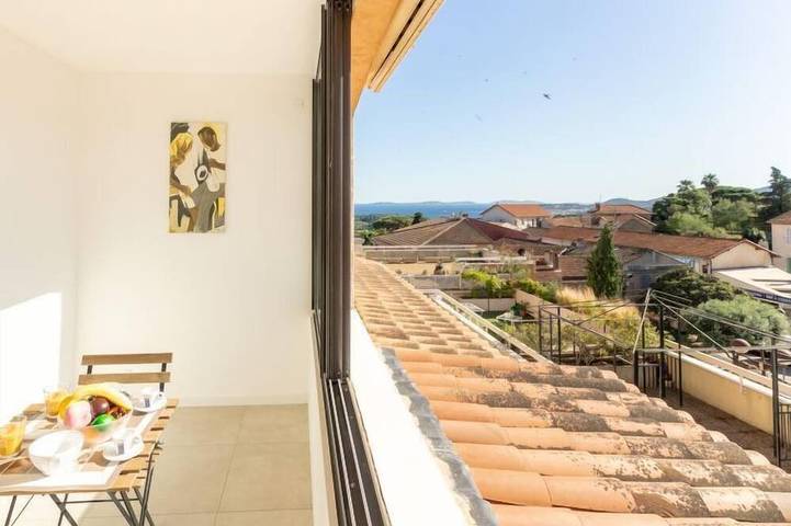 Gîte pour 4 personnes, avec balcon dans Office De Tourisme De La Croix Valmer