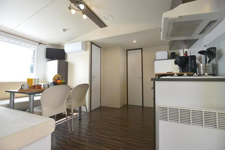 Camping pour 6 personnes, avec Terrasse ainsi que Jardin et Piscine à Capbreton - 3