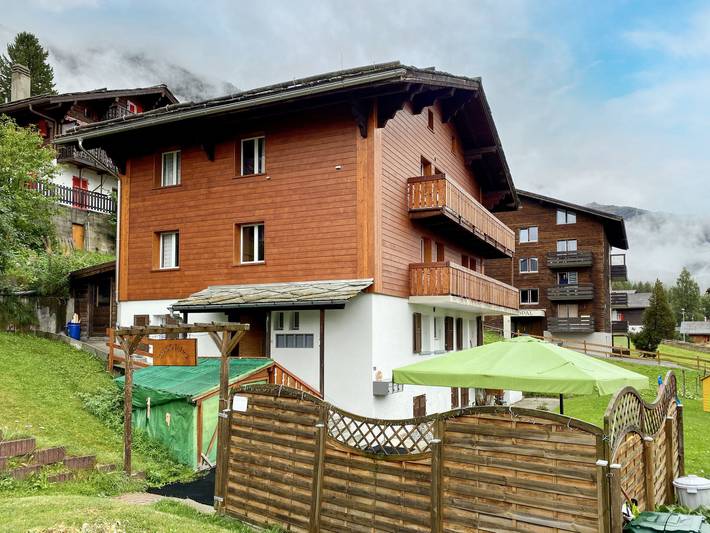 Ferienwohnung für 6 Personen, mit Balkon und Garten sowie Ausblick in Grächen