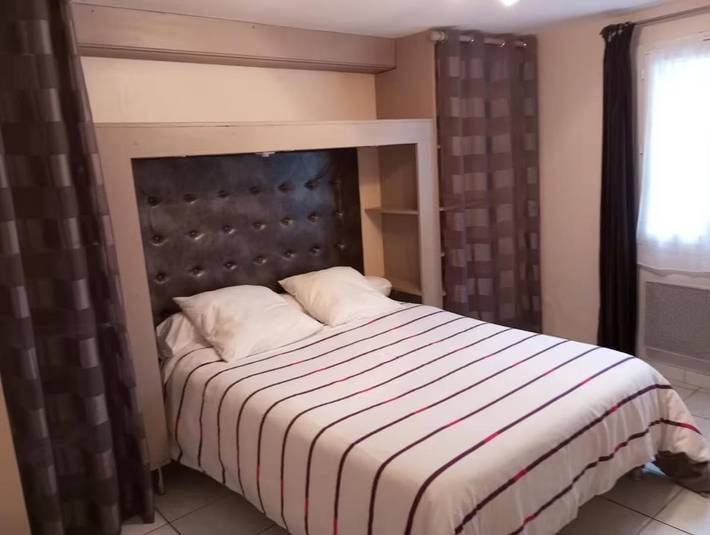 Location de vacances pour 6 personnes, avec jardin à Magné - 3