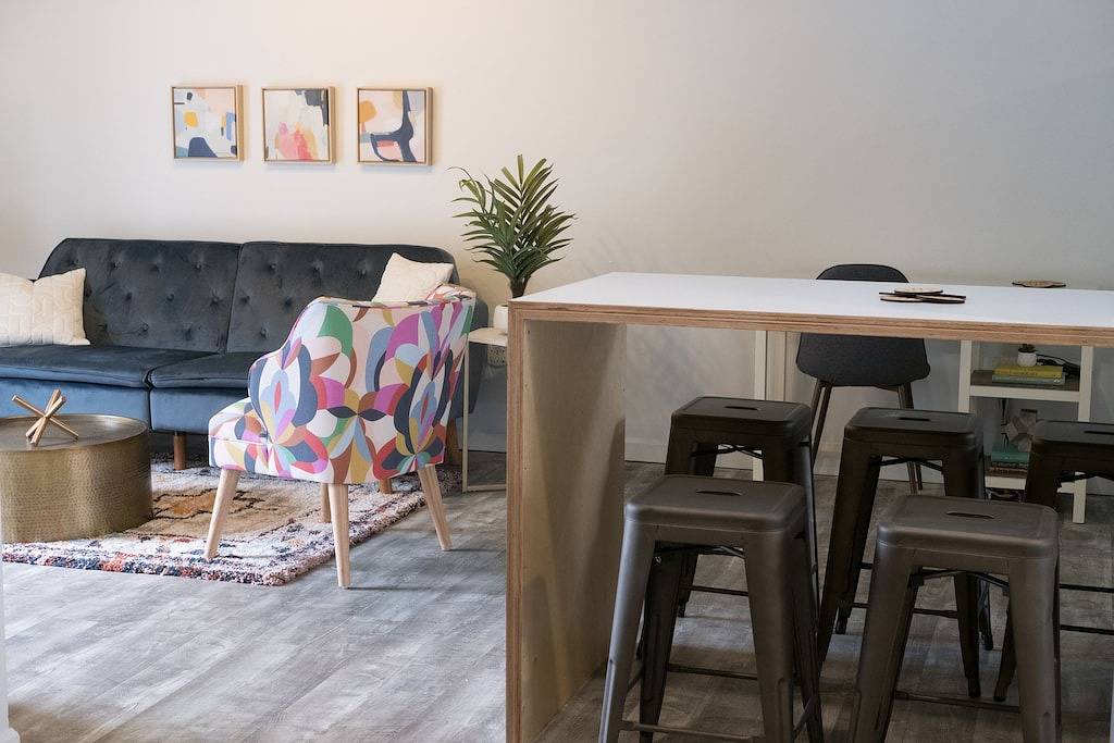 Ganze Wohnung, Modern Themed 3 Bedroom Apartment with-in Walking Distance of Downtown Jc in Johnson City, Blue Ridge Mountains