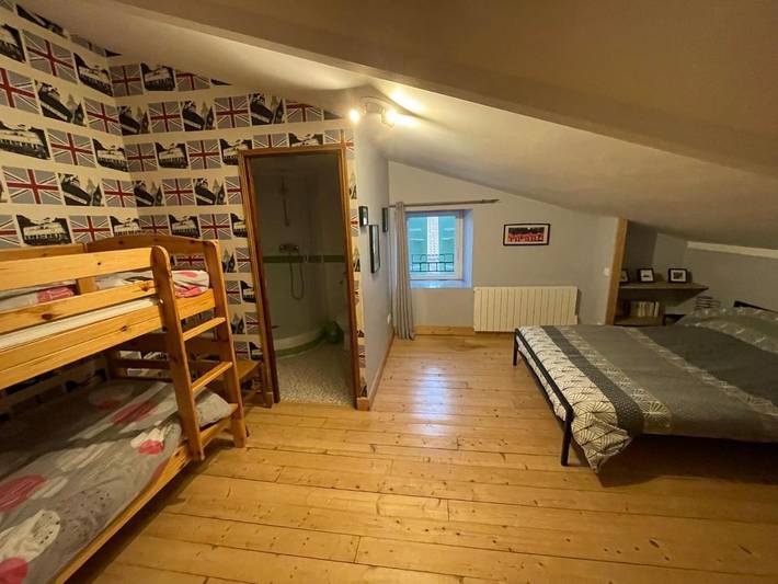 Location de vacances pour 5 personnes, avec vue et jardin à Fougeré