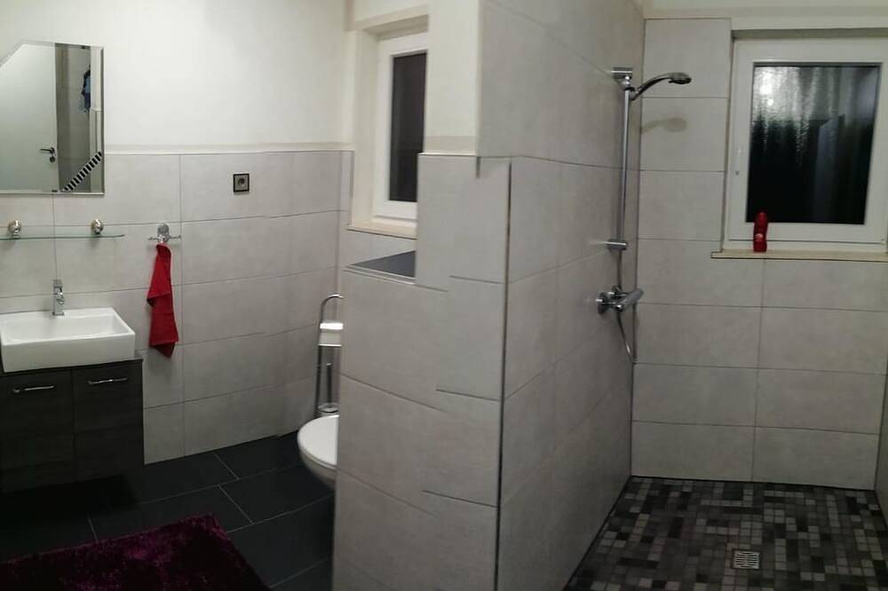 Ganze Wohnung, Marinas Ferienhaus - Ferienwohnung 1  (Eg) in Klüsserath, Moseleifel