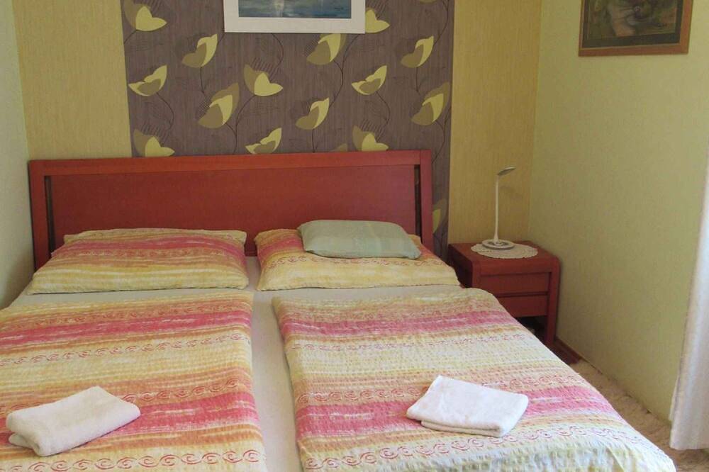 Ganze Wohnung, Ferienwohnung an einem ruhigen Ort, mit schönem Ausblick in Csopak, Balatonfüredi járás