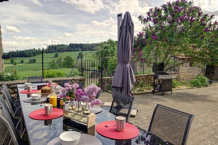 Gîte pour 7 personnes, avec Terrasse et Jardin à Chalmazel