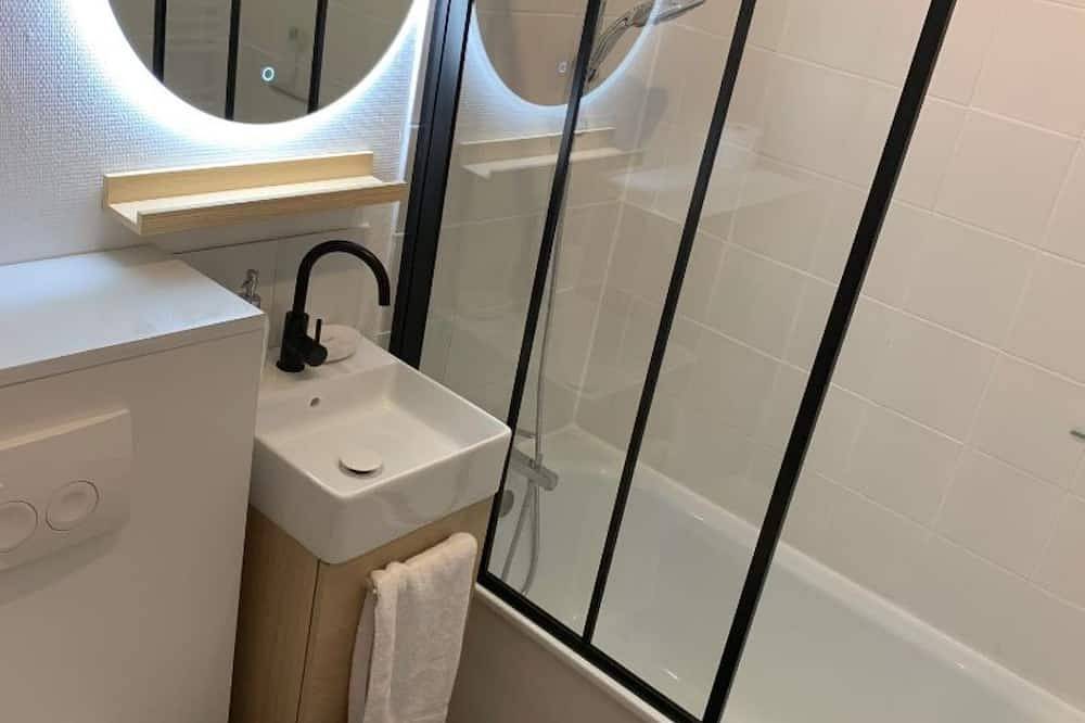 Entire apartment, Studio-Apartment-Ensuite with Bath-Balcony in Saint-Guillaume-de-Fécamp, Le Havre region