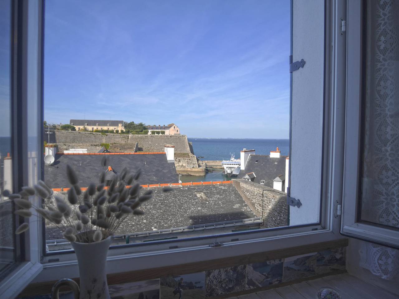 Ganze Wohnung, Zentrales Apartment mit Meerblickterrasse, Haustiere erlaubt in Le Palais, Côte des Mégalithes