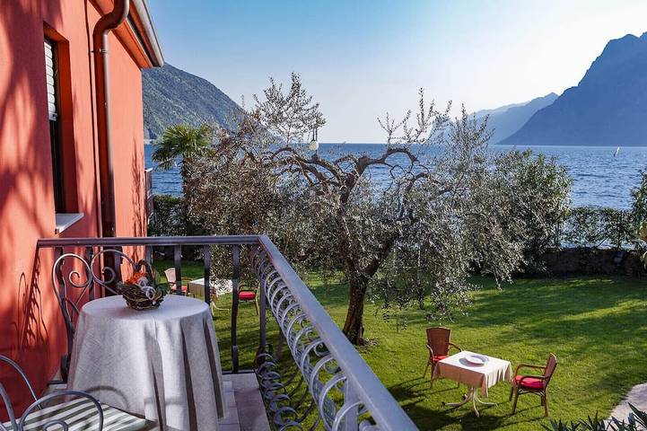 Ferienwohnung für 2 Personen, mit Balkon und Garten in Torbole