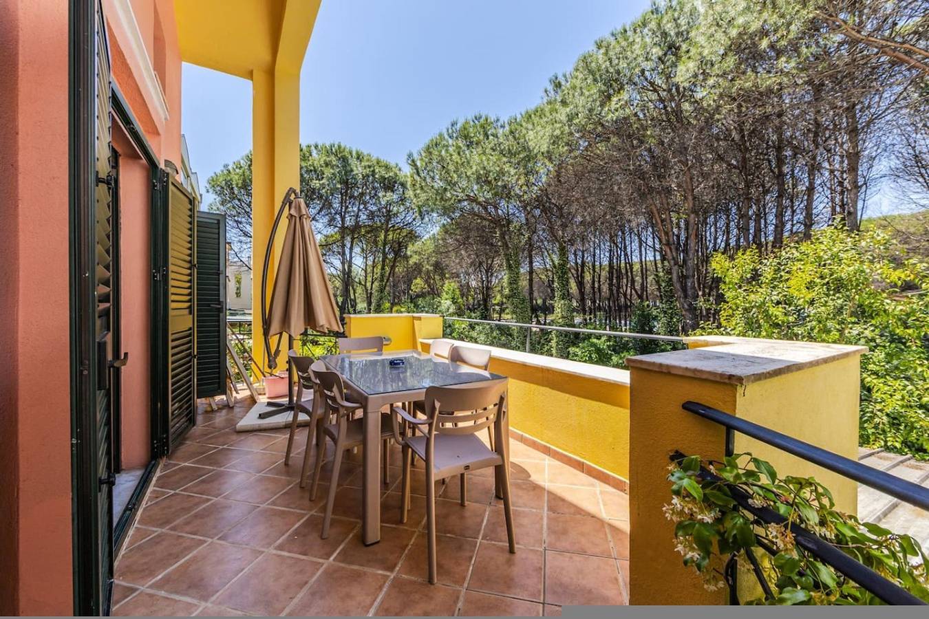Villa Dita Qerret | Relaxing Beachfront Stay in Golem, Albania