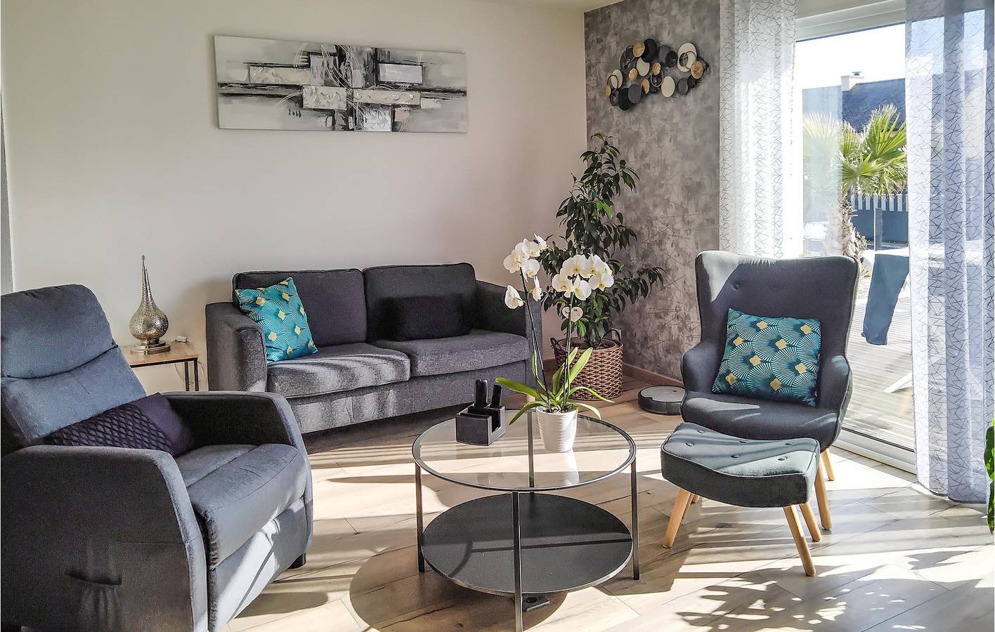 Appartement spacieux avec parking, TV, jardin et Internet in Milizac-Guipronvel, Région de Brest
