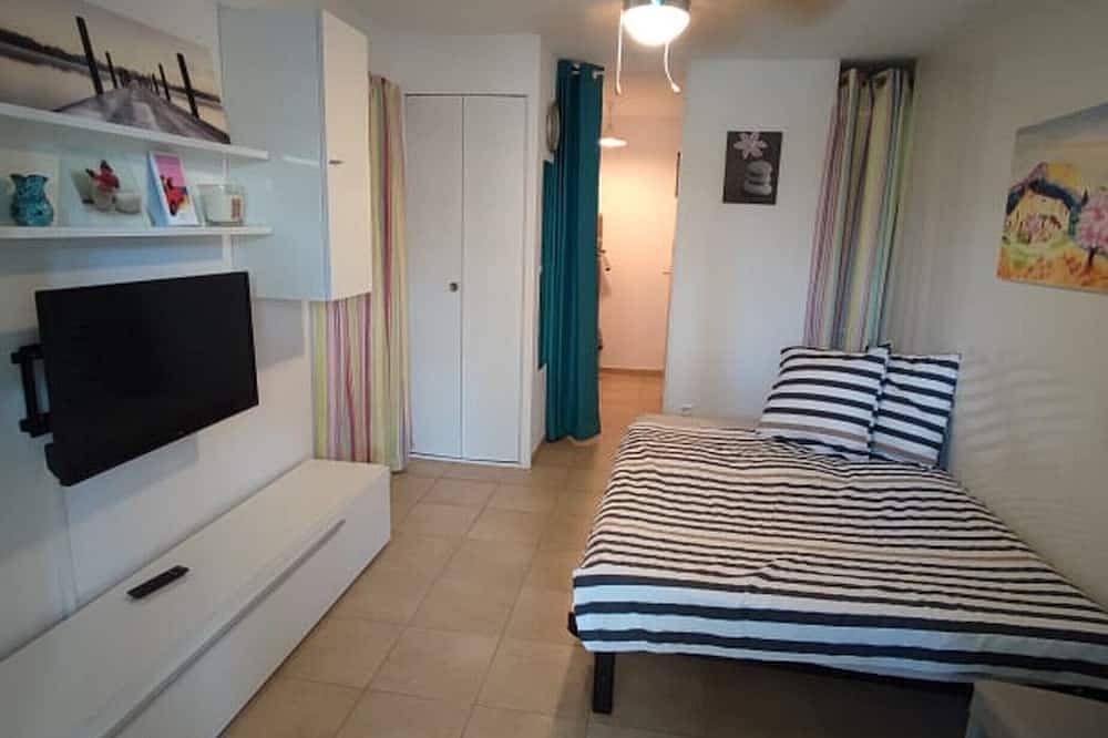 Ganze Wohnung, Superb apartment close to the port and beach. in La Londe-les-Maures, Parc national Port-Cros