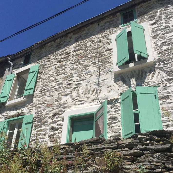 Gîte pour 5 personnes, avec terrasse et vue à Miraval-Cabardes