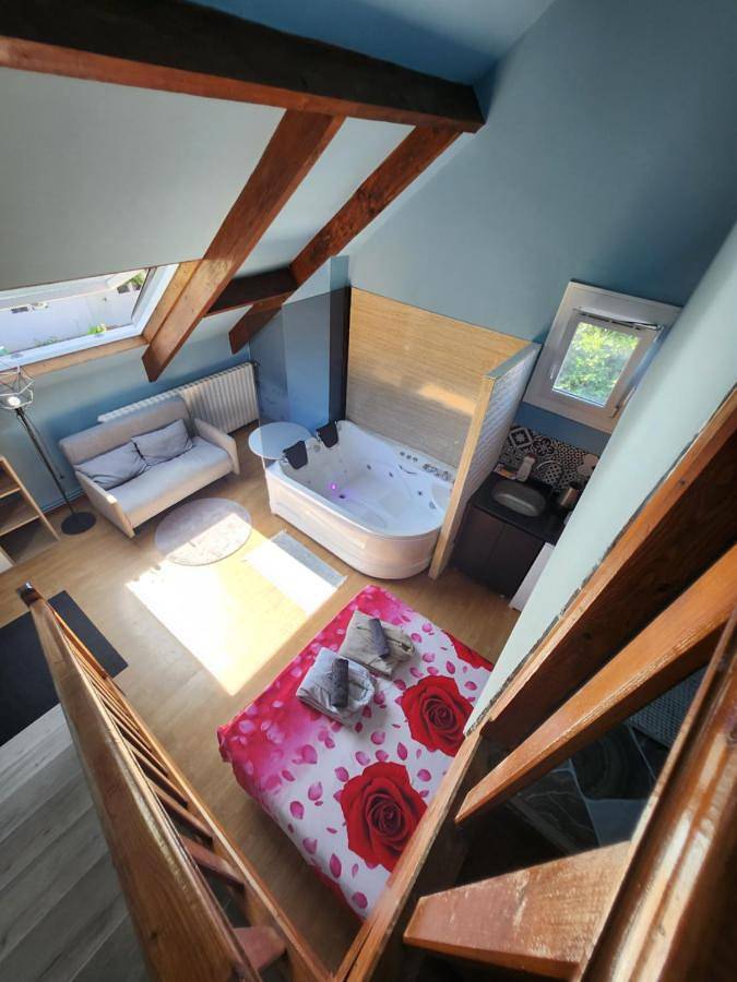 Appartement entier, Bleu studio jaccuzi appart in Sevran, Seine-Saint-Denis