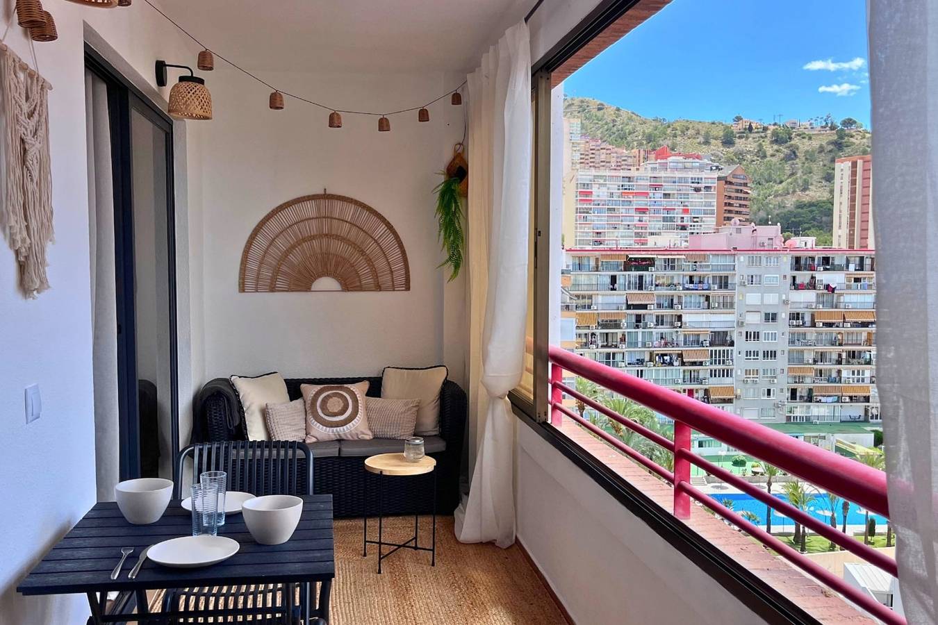Entire apartment, Apartment with panoramic views, a swimming pool and a nearby beach in Benidorm, Costa Blanca