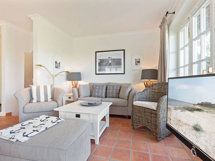Ganze Ferienwohnung, Malvenhüs, Cape Cod, App. 4 - Bestlage zwischen Dünen und Dorfteich. Mit eigenem Gärtchen. in Nordfriesische Inseln (Schleswig-Holstein) (Schleswig-Holstein), Wenningstedt