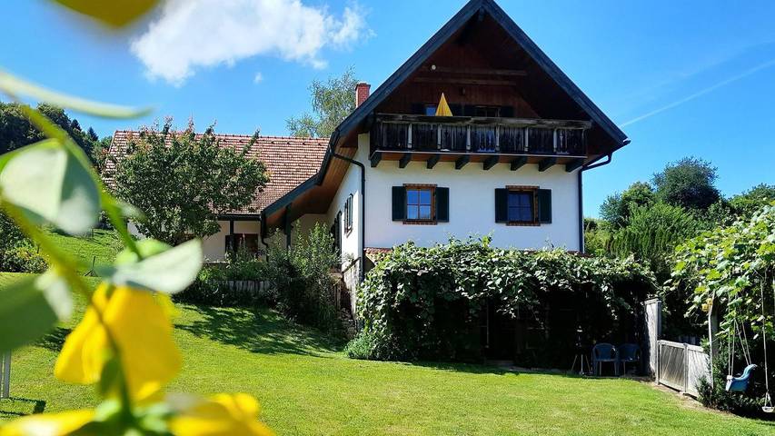 Ferienwohnung für 4 Personen, mit Garten und Ausblick in Feldbach