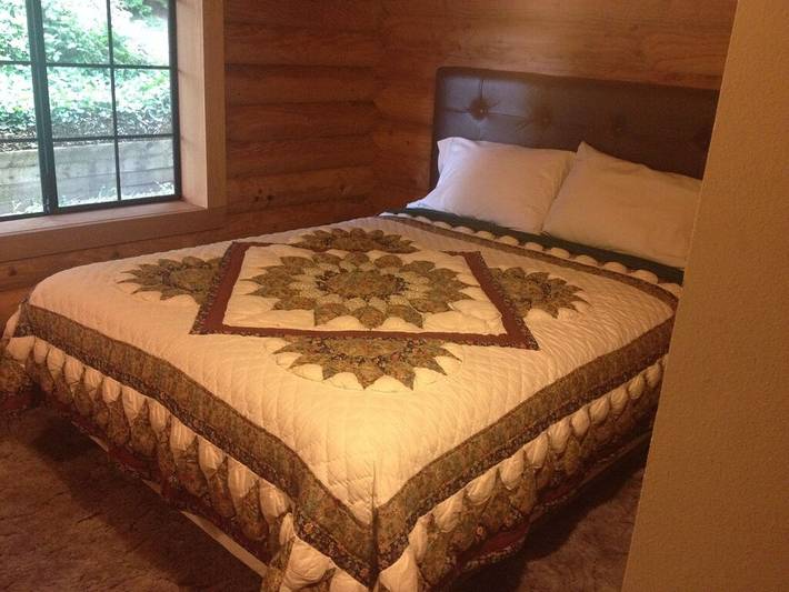 Log cabin for 6 people, with yard and terrace in Whidbey Island