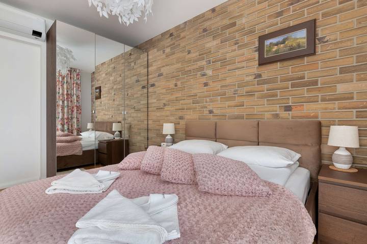 Ganze Wohnung, Spacious Apartment | Parking, Balcony, Close to Old Town in Danzig, Zatoka Gdańska