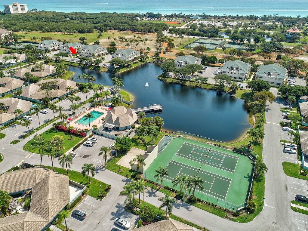 Ganze Wohnung, Updated modern 1st floor condo on Carlin Park and close walk to the ocean in Jupiter, Palm Beach County