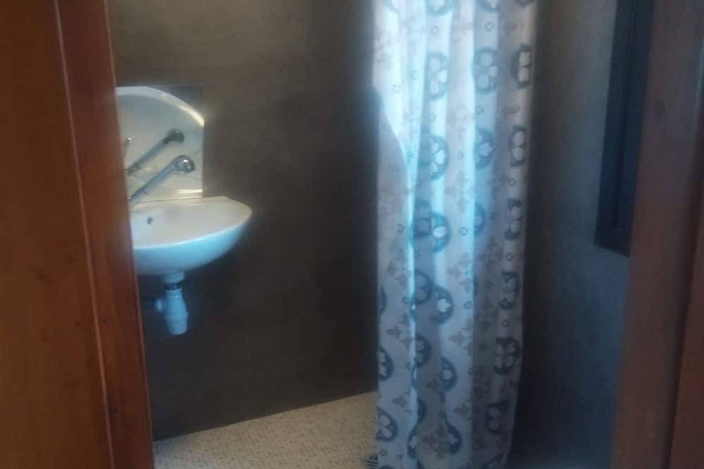 Solar Boat On The Garonne Canal departing from Castelsarrasin. in Casseneuil, Région de Villeneuve-sur-Lot