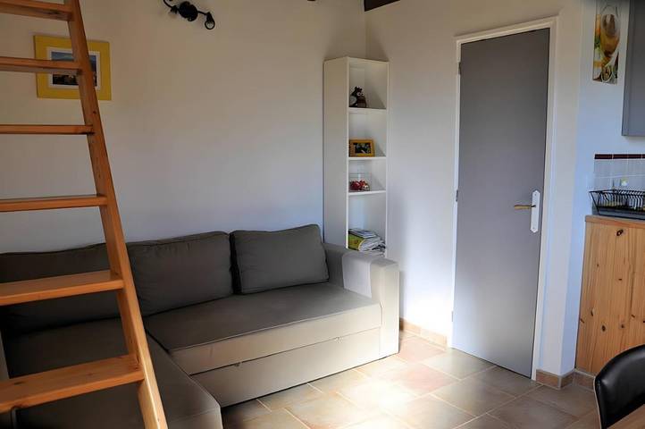 Location de vacances pour 4 personnes, avec sauna et terrasse ainsi que jardin et piscine, animaux acceptés à Mévouillon - 3