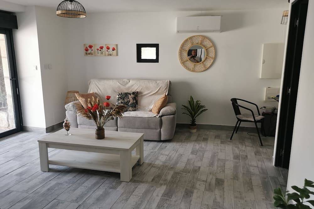 Appartement entier, Appartement au rez-de-chaussée d'une maison d'habitation in Mercuès, Quercy