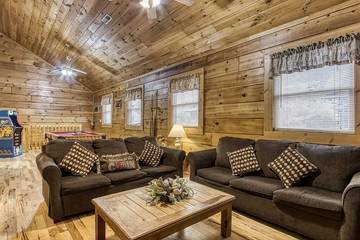 Log Cabin for 10 People in Pigeon Forge, Sevier County, Photo 3