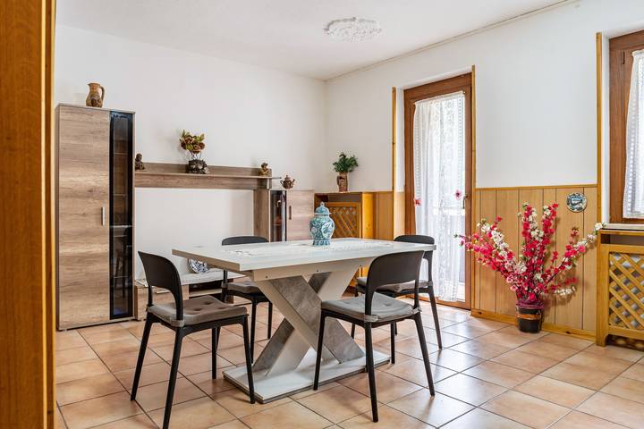 Ganze Wohnung, Ferienwohnung 'Appartamento Vioz' mit Bergblick und Balkon in Celledizzo, Peio